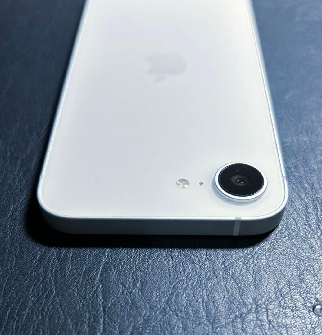 美品/iPhone 16e W/本体イヤホン/充電ケーブル/箱セット付/ケース付