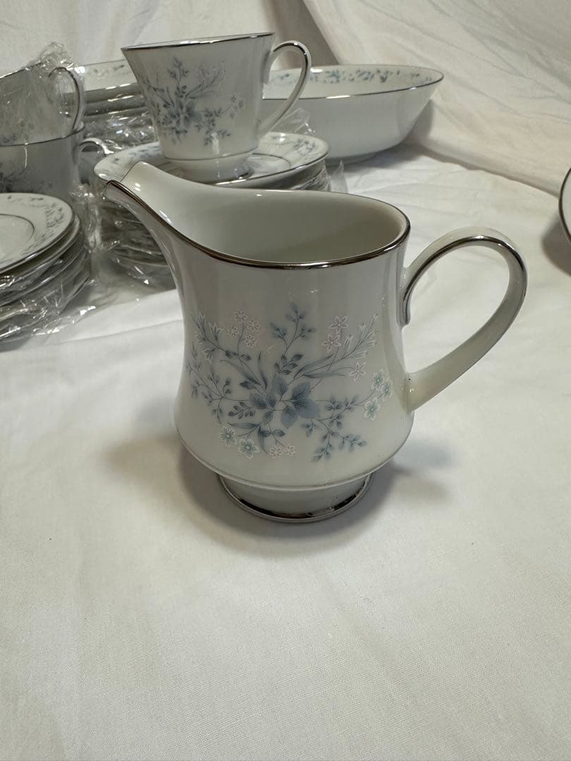 【新品未使用】ノリタケ　青いお花の食器41点セット