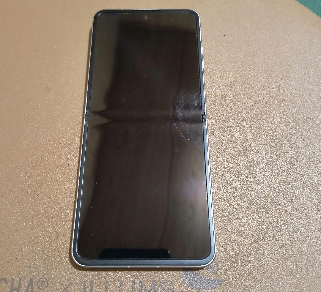 n*）様 美品・Libero Flipホワイト Y!mobile