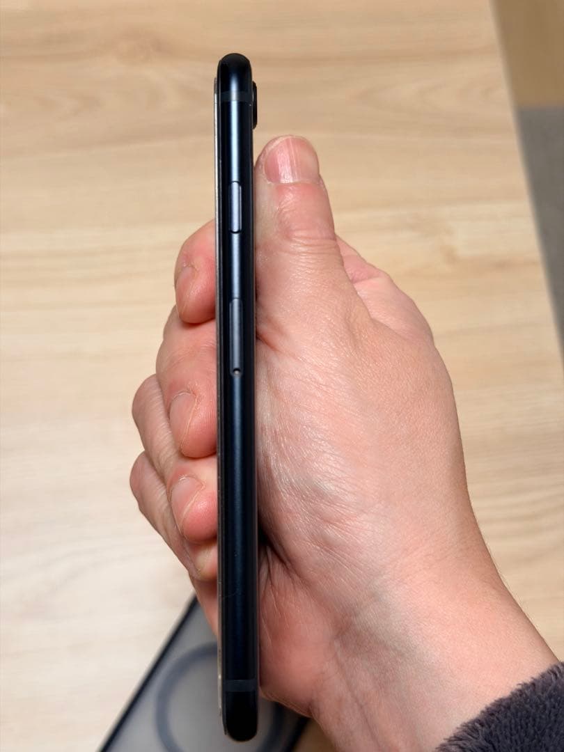 ほぼ新品　iphone se (第3世代) 256G 100 BT simフリー