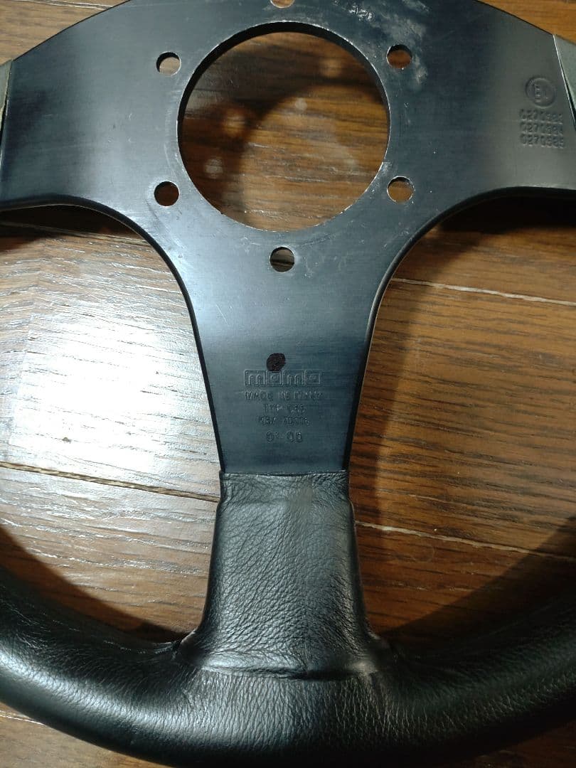 MOMO ステアリング TYP D35 KBA 70116