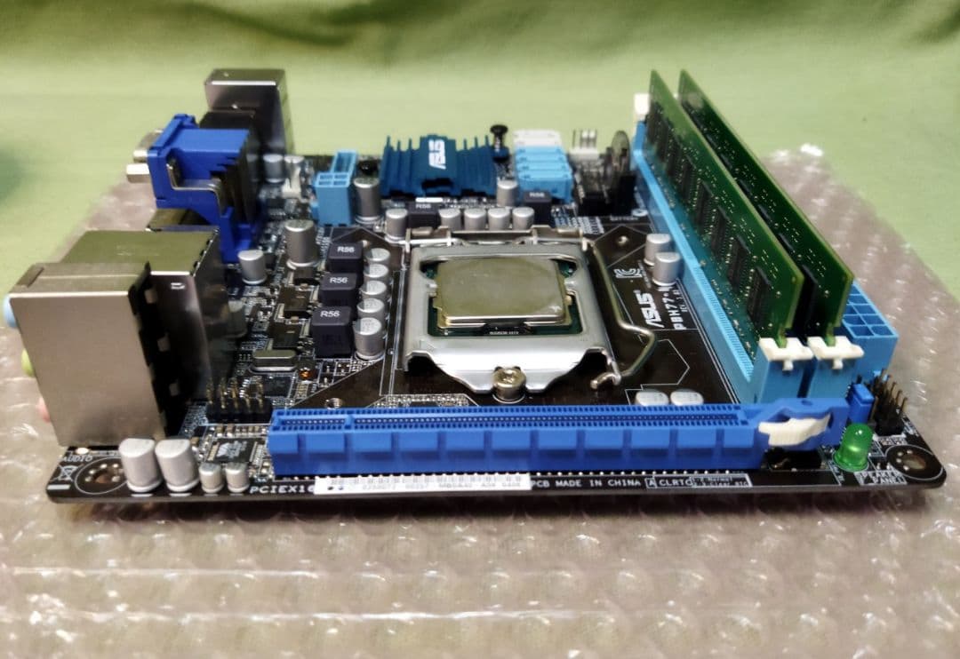 Mini-ITX ASUS P8H77-I Core i7付 マザーボード