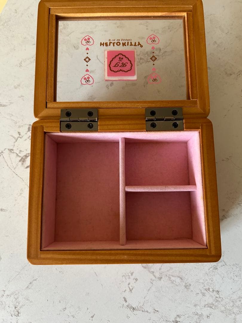 サンリオ ハローキティ アクセサリーケース 木製