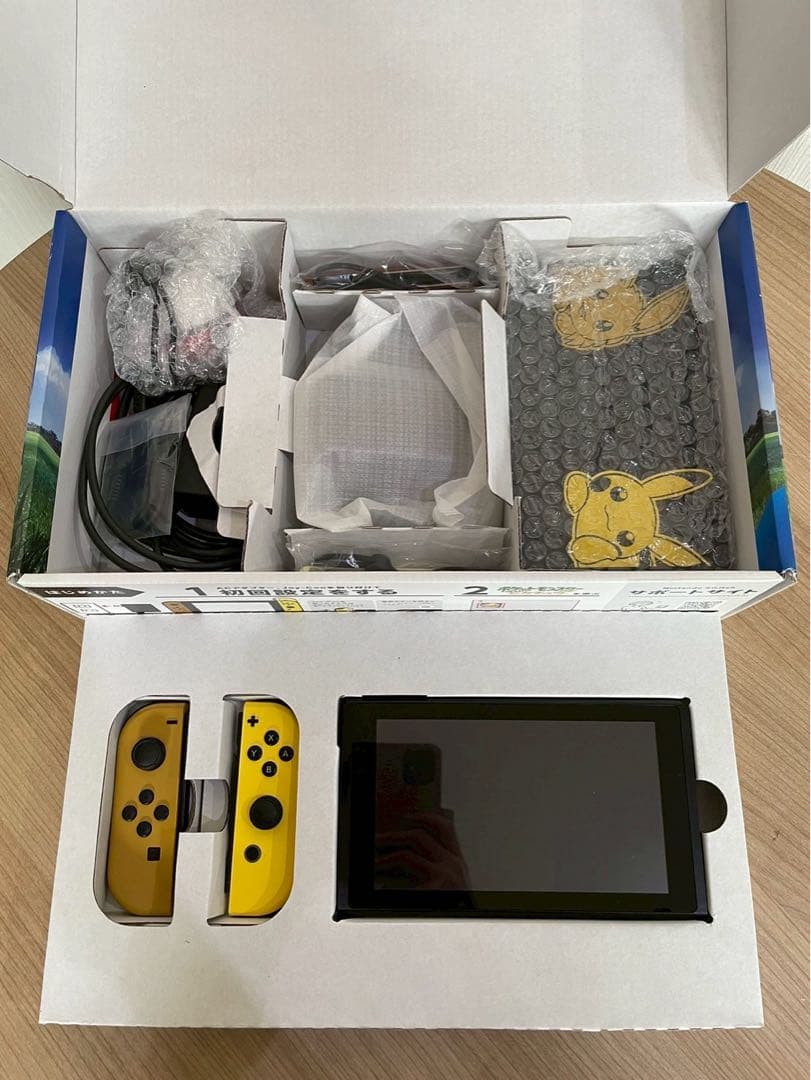 【美品】Nintendo Switch ピカチュウ＆イーブイver