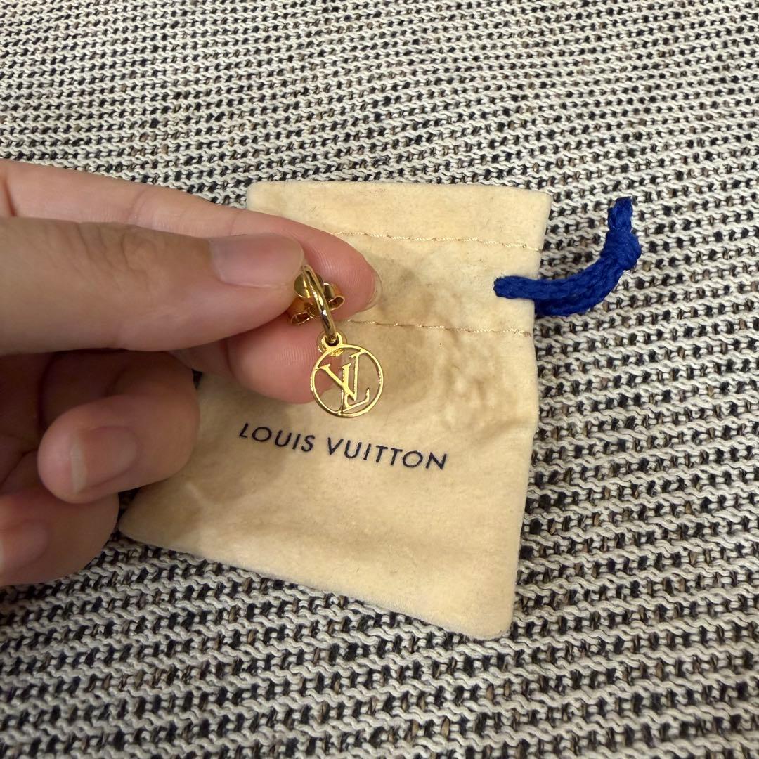 [美品]LOUIS VUITTON ゴールド LVロゴ ピアス(片耳用)