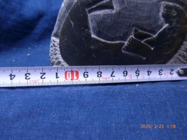 貴重なカナディアン　イヌイット／エスキモーのアザラシの石彫です