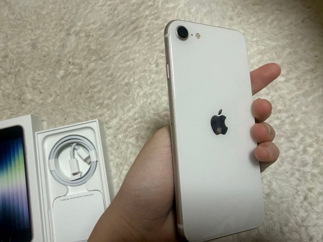 Apple iPhone SE (第2世代) ホワイト 本体