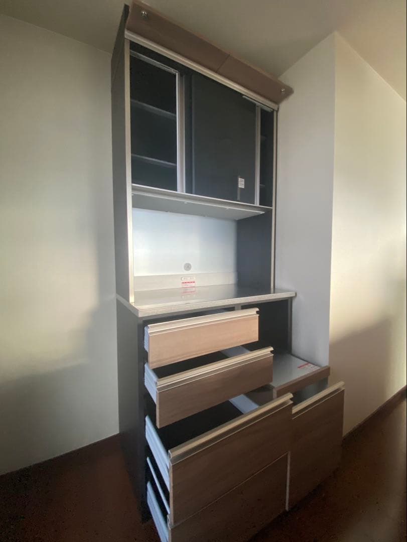 キッチン収納 食器棚 モダンデザイン