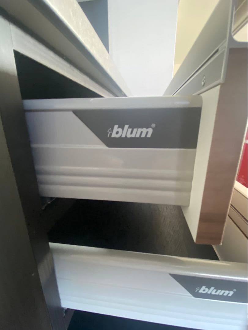 キッチン収納 食器棚 モダンデザイン