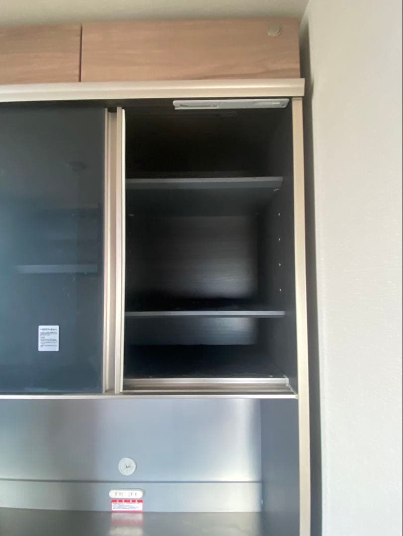 キッチン収納 食器棚 モダンデザイン