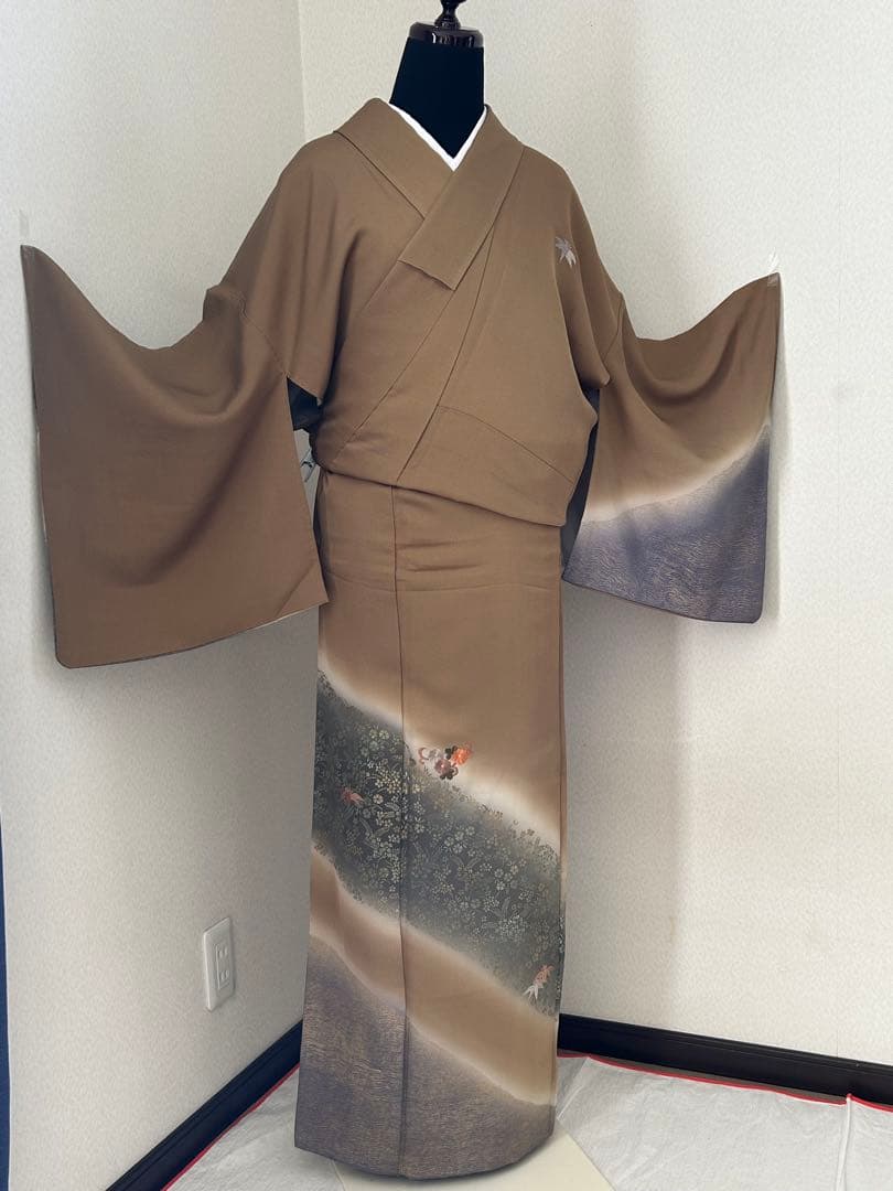 正絹　訪問着　暈し染め　枯草色　金彩　刺繍花文
