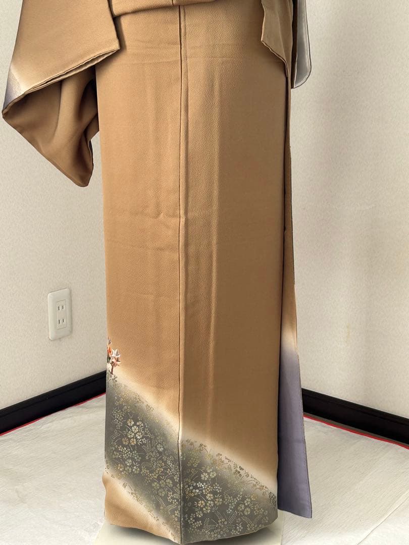 正絹　訪問着　暈し染め　枯草色　金彩　刺繍花文