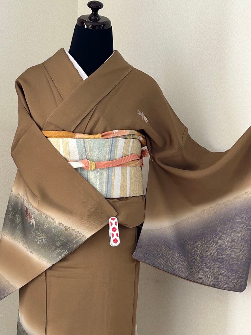 正絹　訪問着　暈し染め　枯草色　金彩　刺繍花文