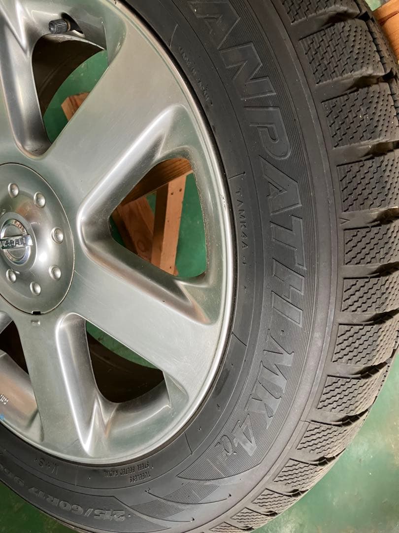 215/60/17 エルグランドE51純正アルミ付きスタッドレスタイヤ