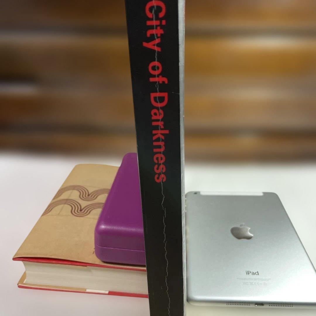 稀少本「City of Darkness」 洋書