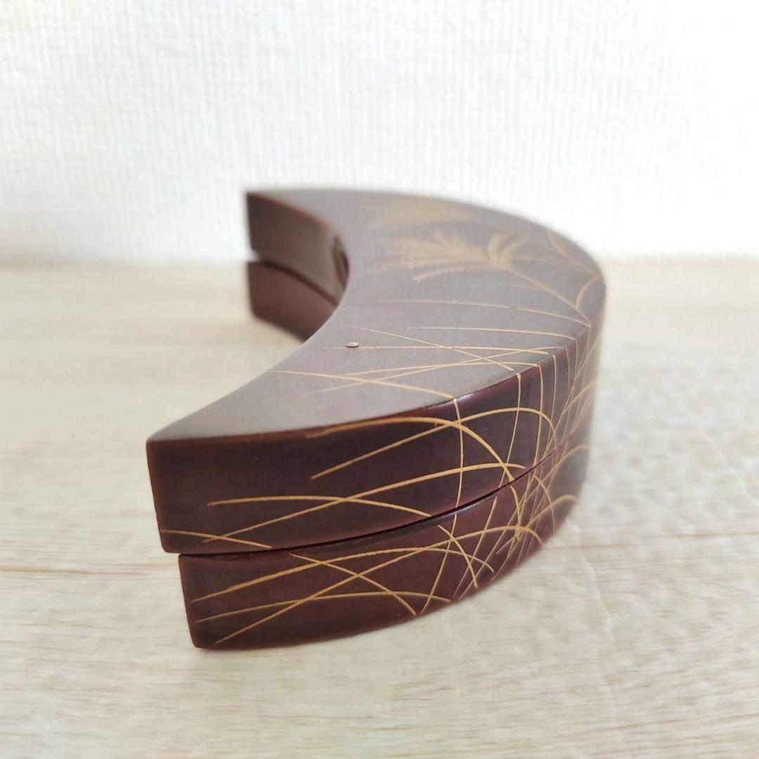 お値下げしました、銀ぼかし芒鈴虫蒔絵　三日月　香合　箕輪一星作