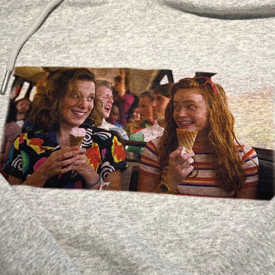 STRANGER THINGS ニコアンドコラボ 缶バッチ付きパーカー　Mサイズ