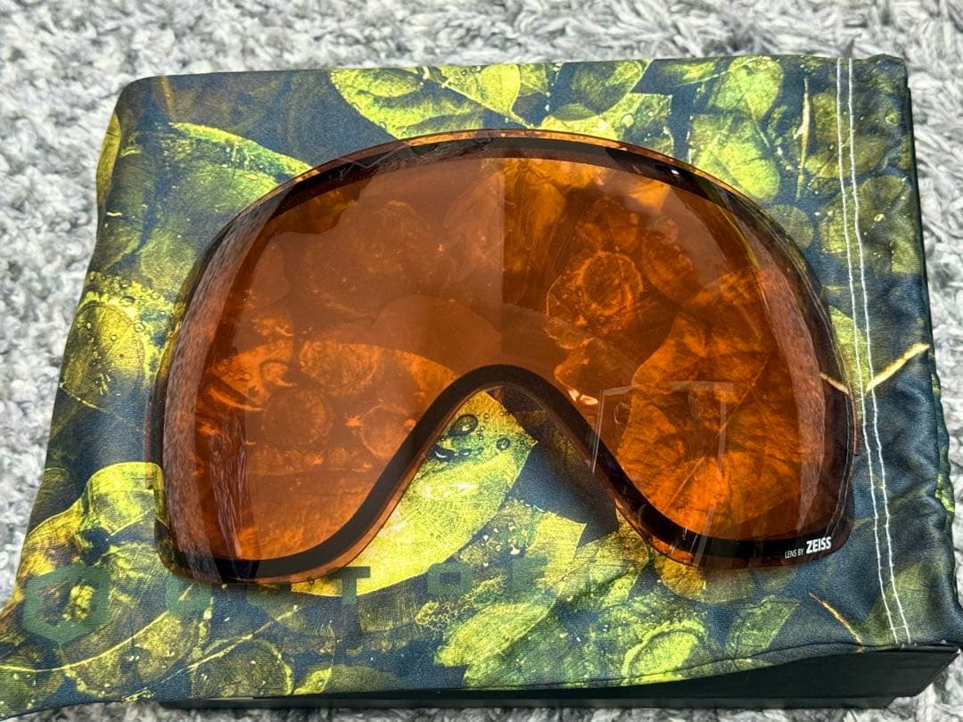 OUT OF　ゴーグル　アウトオフ　 未使用品　オマケでゴーグルソック