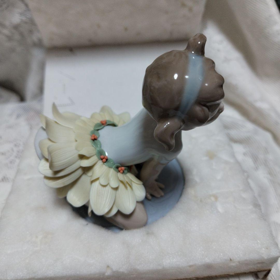 リヤドロ6691 　デイジー　花弁スカート