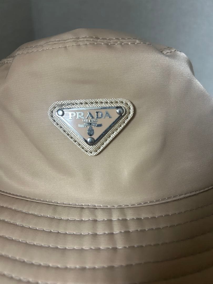 PRADA ベージュ バケットハット