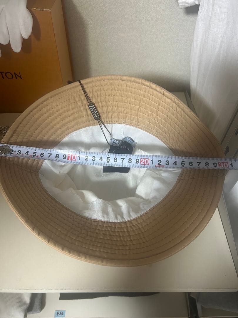 PRADA ベージュ バケットハット
