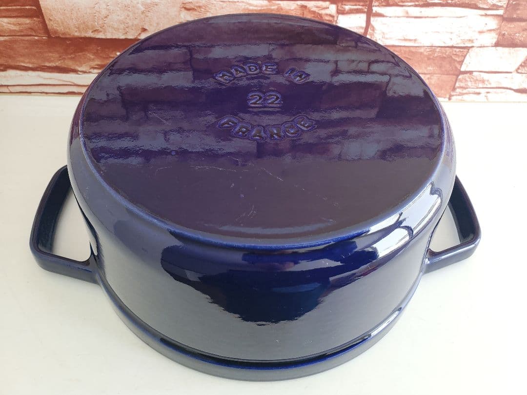【美品】staub ピコ・ココット ラウンド 　22㎝　ストウブ