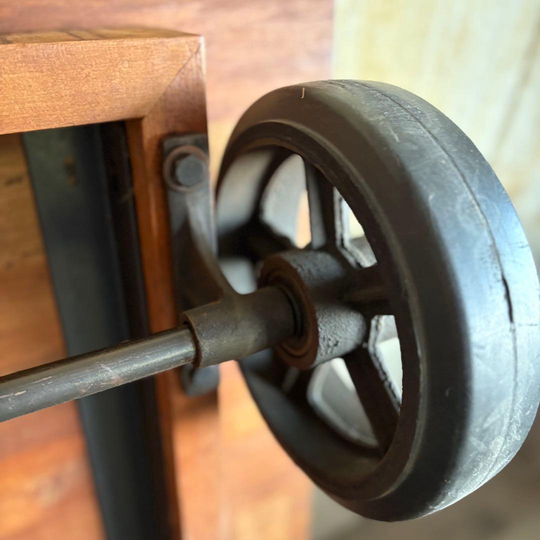 CRASH GATE 関家具　車輪付きローテーブル　センターテーブル