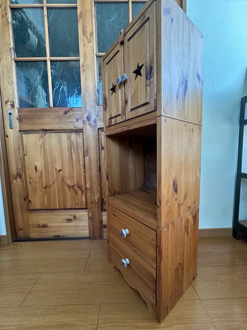 値下げ⭐︎木製ラック 星型カット扉付き