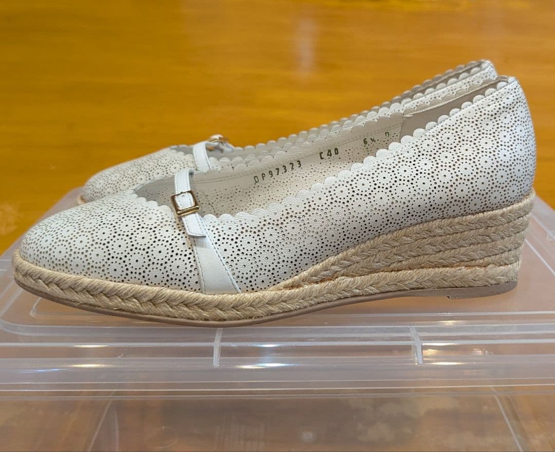 【美品】サルヴァトーレフェラガモ　パンチング　エスパドリーユ　パンプス　ホワイト