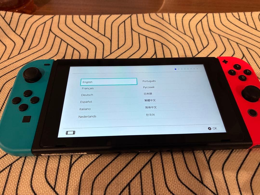 Nintendo Switch 本体　　その他付属品　　ソフト2本