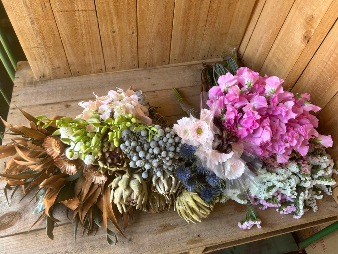 ✨年末お特MIX【C】ラナン　スイートピー　スターチス　スワッグ　生花