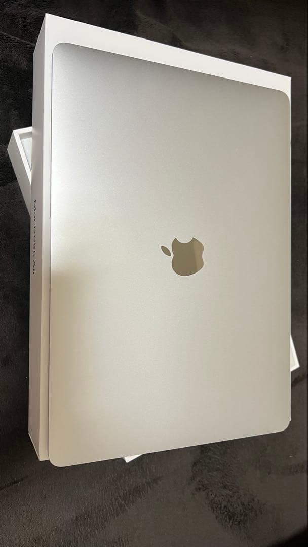 13インチMacBook Air - シルバー箱、充電器有り