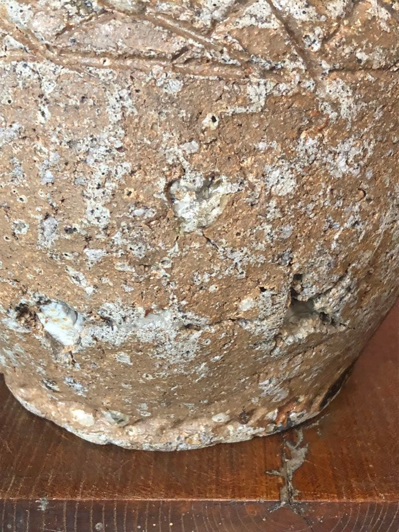 存在感抜群の古信楽桧垣文蹲壷、花生桐箱入