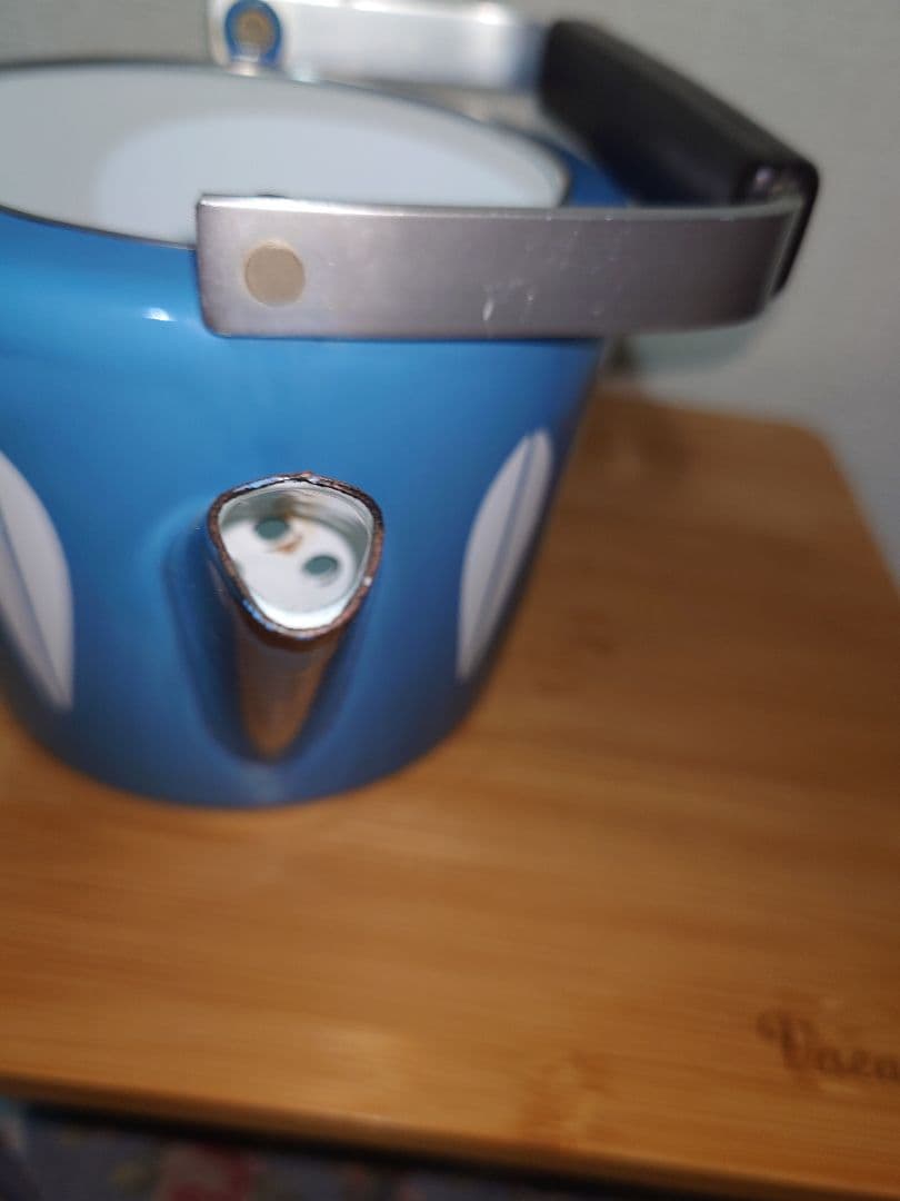 キャサリンホルム 青色のロータス模様のケトル