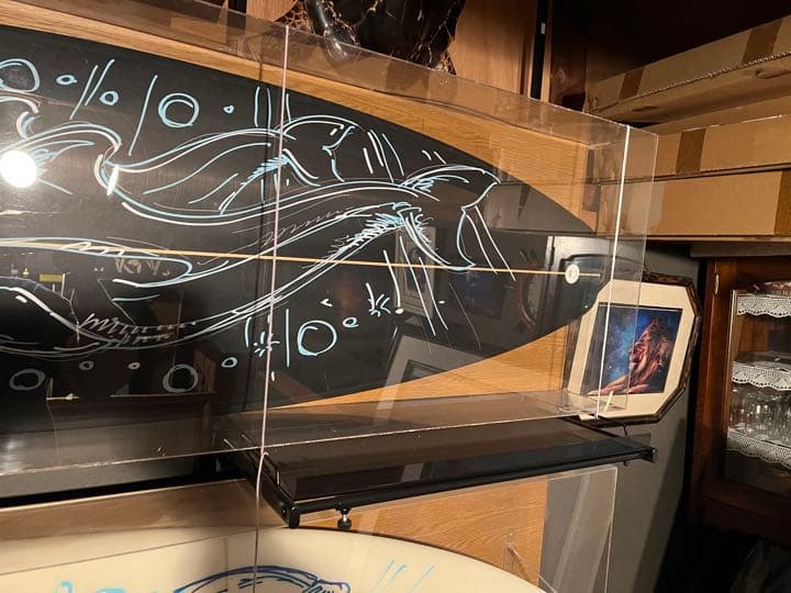 ラッセン直筆サーフボード黒色