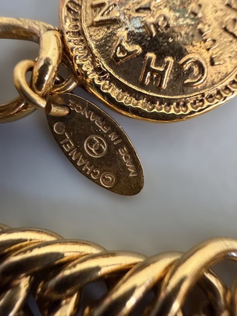 CHANELシャネルヴィンテージ CHANEL型抜きプレート チェーンベルト