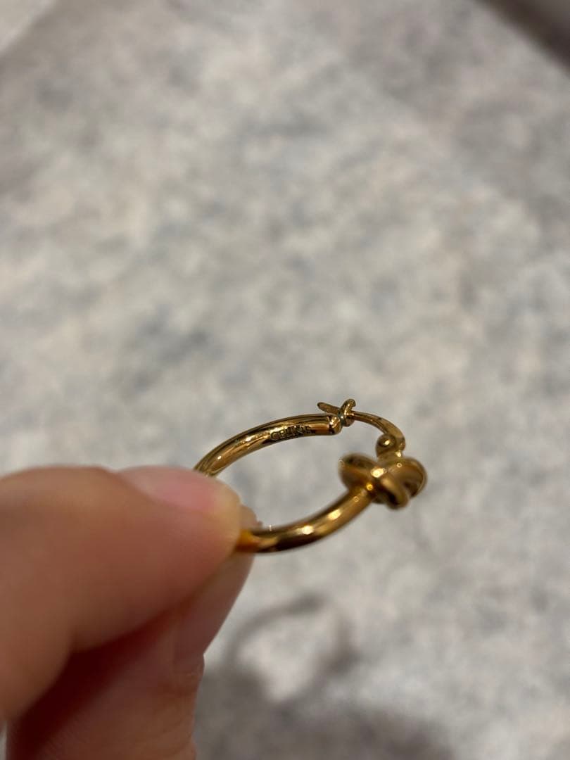 【チャイ】CELINE セリーヌ ノット フープ ピアス 片耳 ゴールド