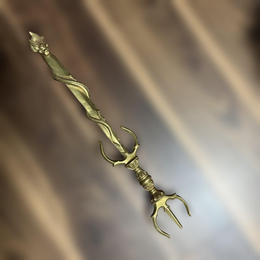 金色の装飾剣型置物　龍