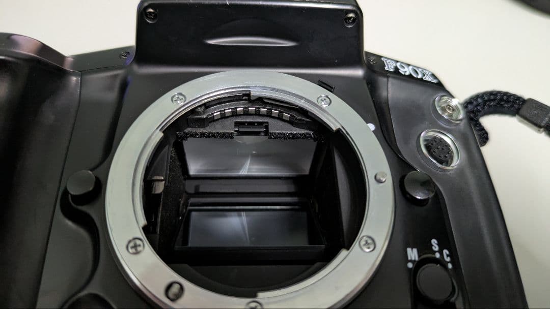 Nikon F90X　MB-10 AF28-70mm 付