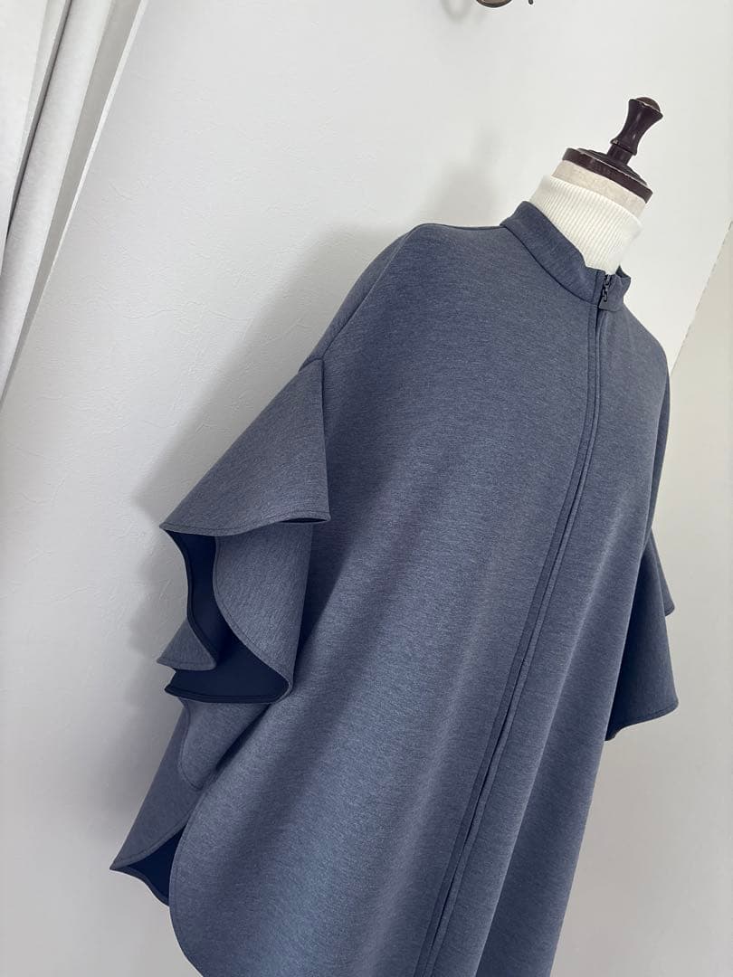 美品CHOUSONNETTEシューソネット　フリルデザイン　ポンチョ　コート