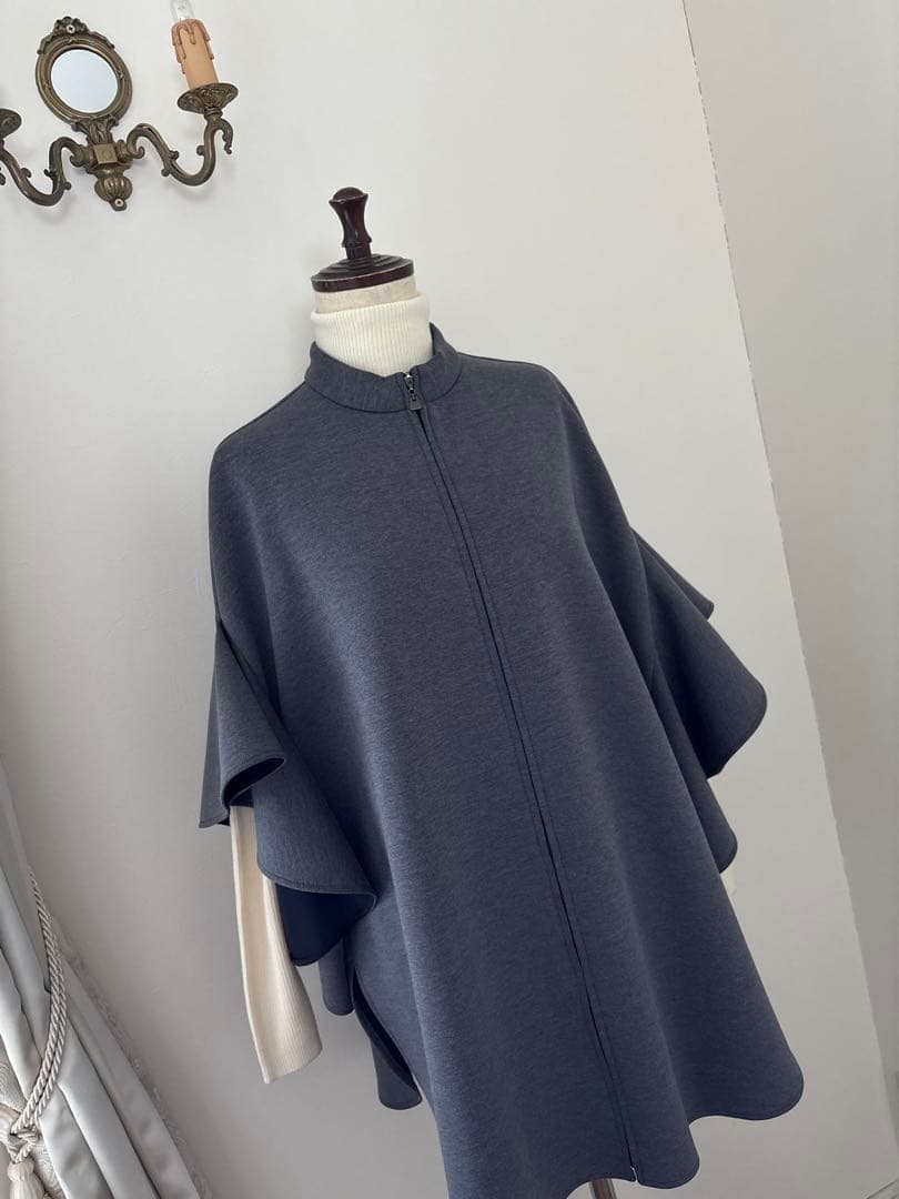 美品CHOUSONNETTEシューソネット　フリルデザイン　ポンチョ　コート