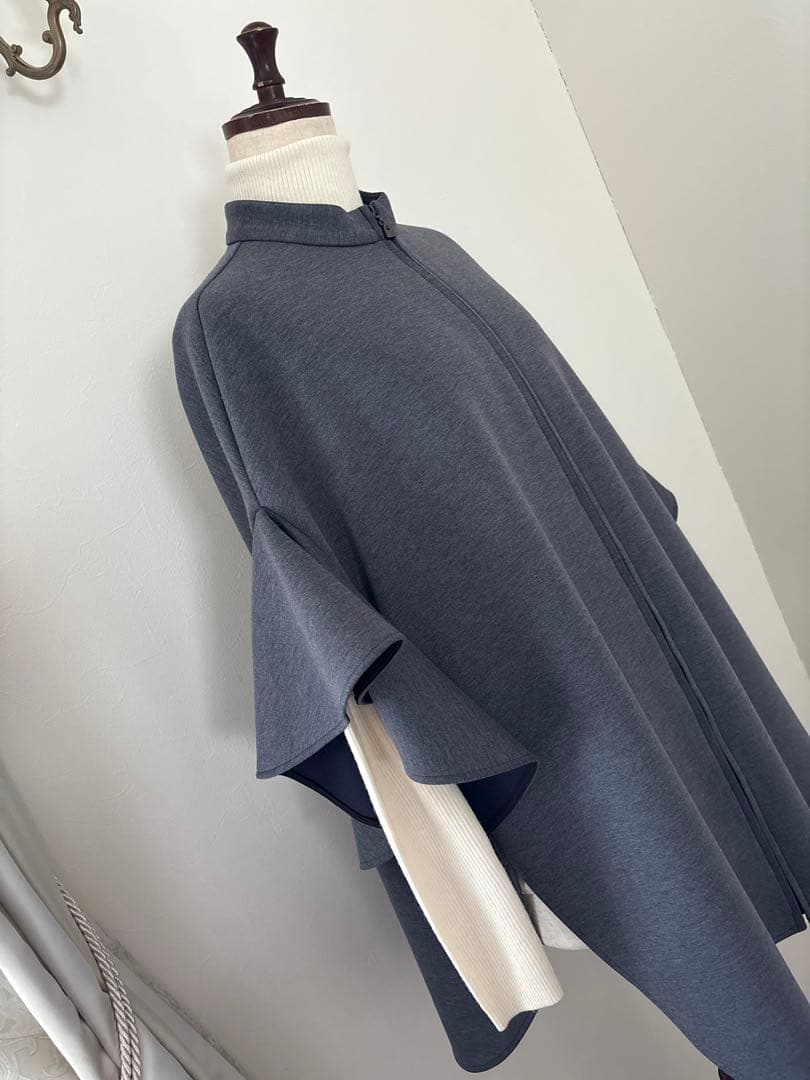 美品CHOUSONNETTEシューソネット　フリルデザイン　ポンチョ　コート