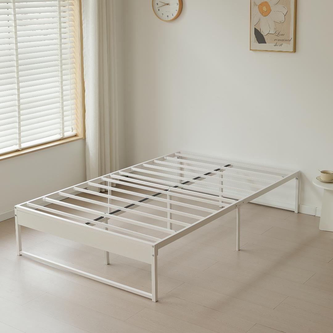 【限定価格】超人気！ベッドフレーム パイプベッド【ダブル D】　WHITE