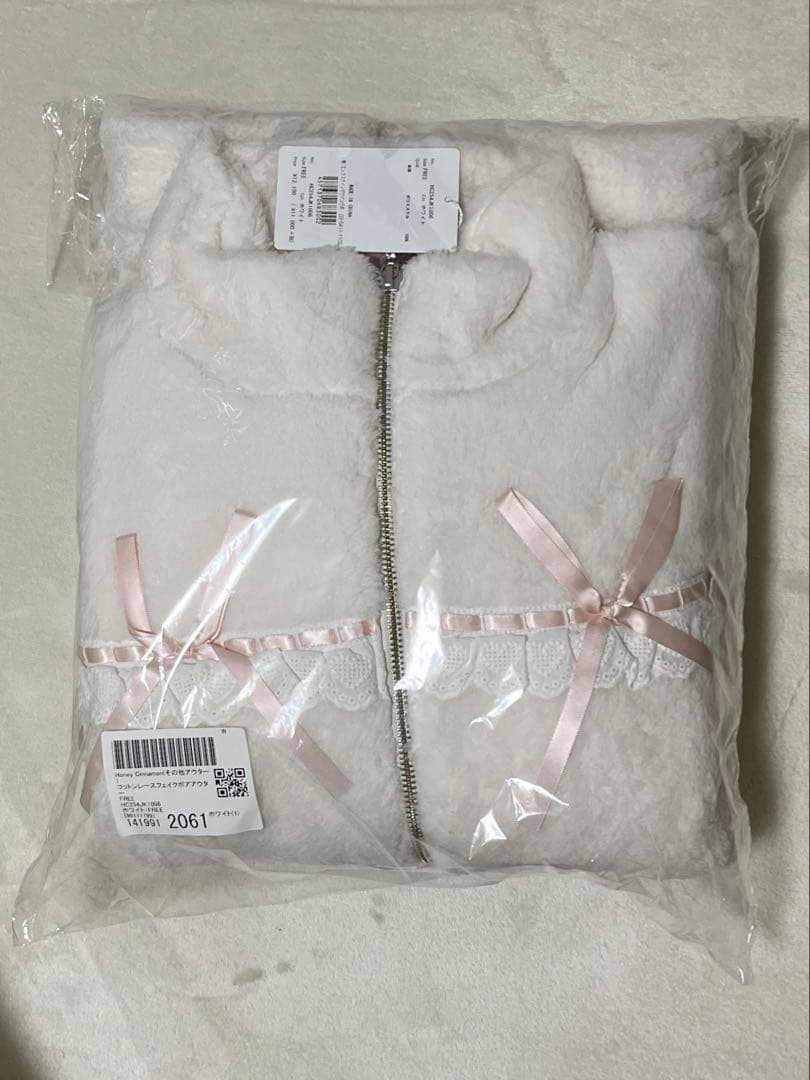 Honey Cinnamon ボアアウター ホワイト 新品未開封 完売品