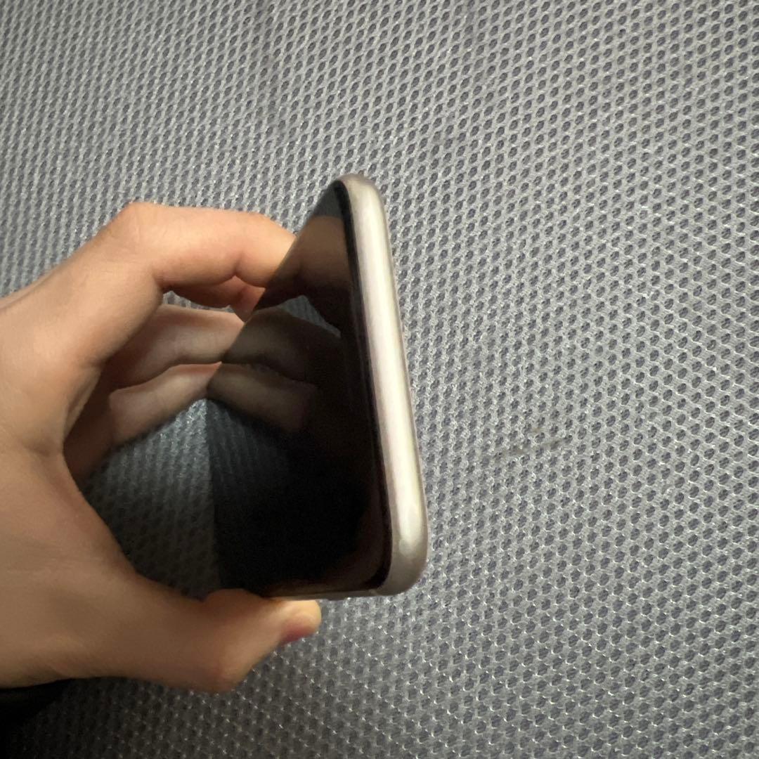 Apple iPhone SE (第3世代) 64GB スターライト