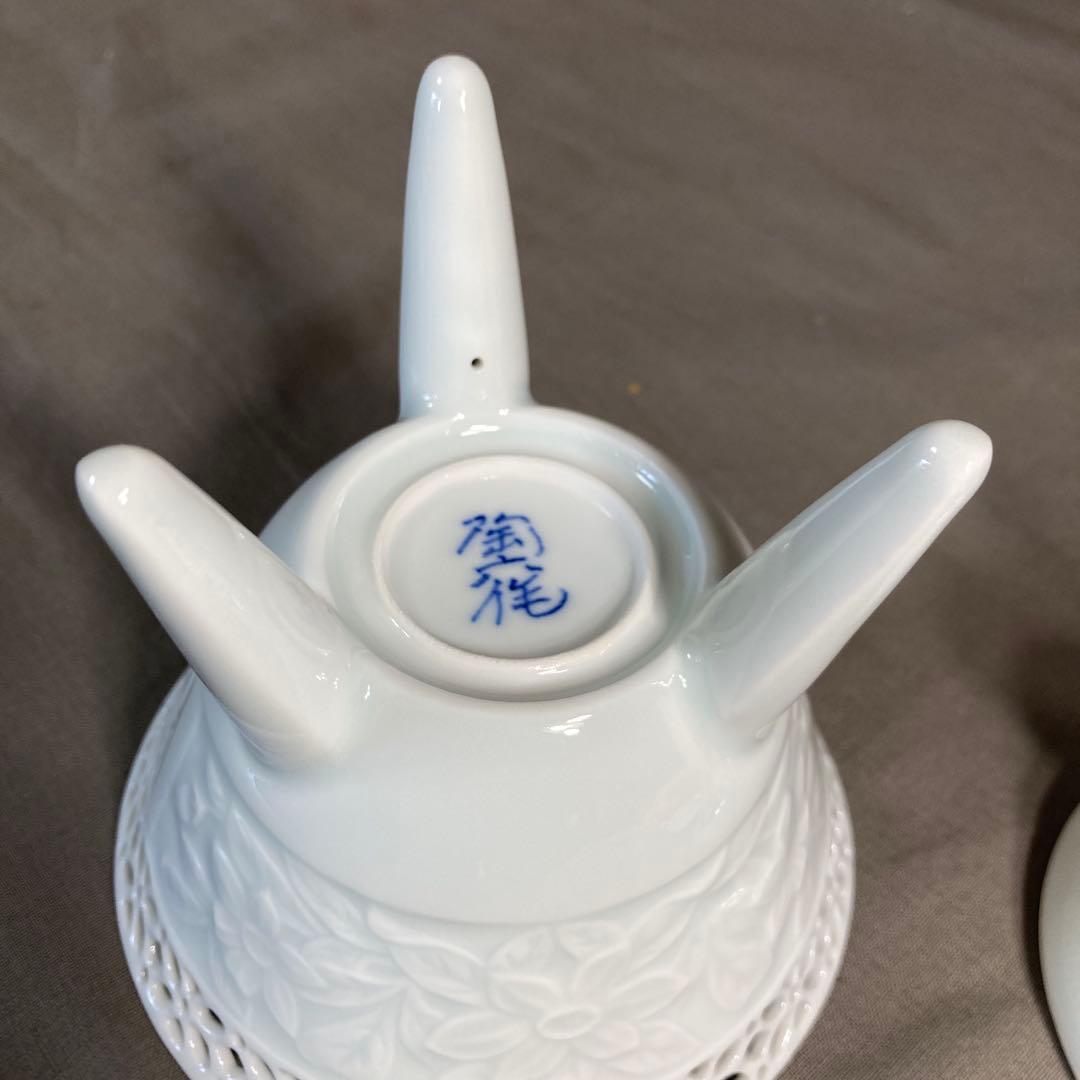 【樋渡陶六】白磁彫の伝統　日本工芸会　肥蝶山　樋渡陶六作　青白磁草花彫　獅子香炉