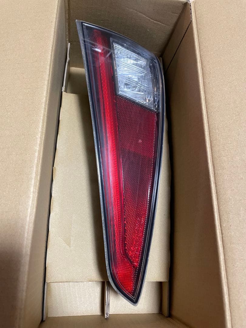 50プリウス　テールレンズ　１台分左右セット