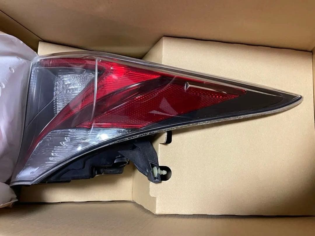 50プリウス　テールレンズ　１台分左右セット