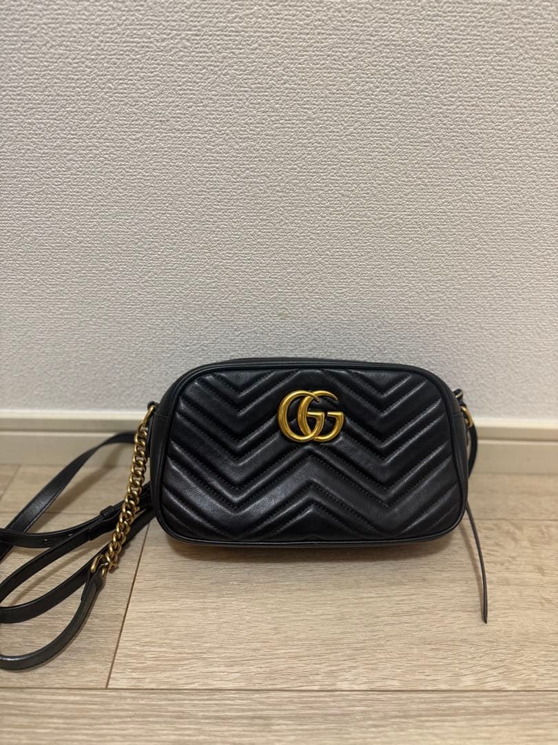 GUCCI ブラック GGロゴ ショルダーバッグ