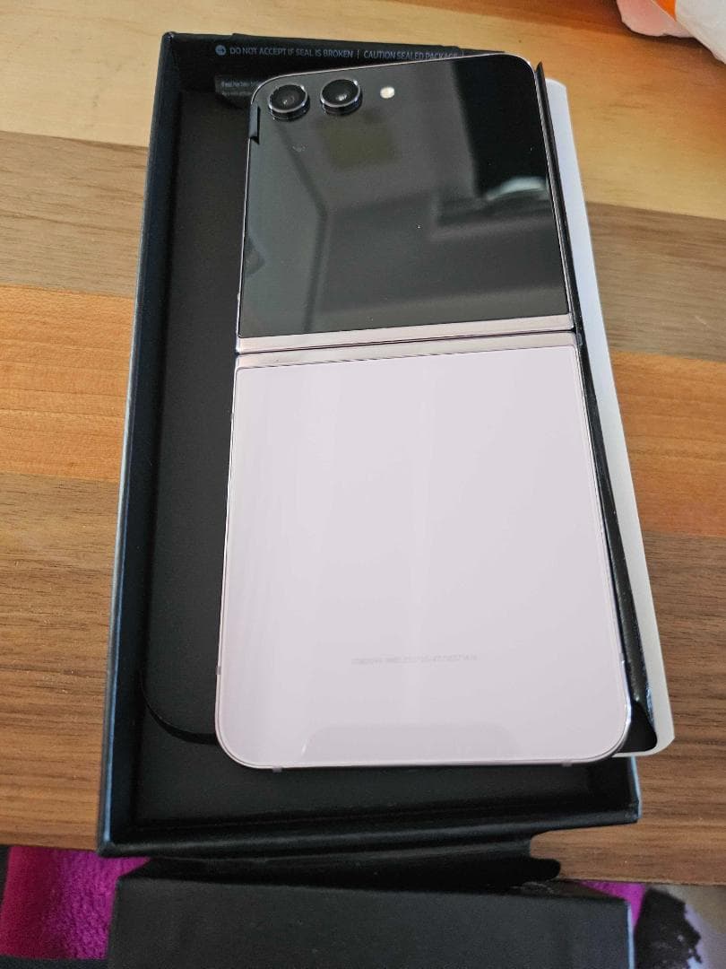 Galaxy Z Flip5 5G韓国版 256GBモデル【韓国/並行輸入品】